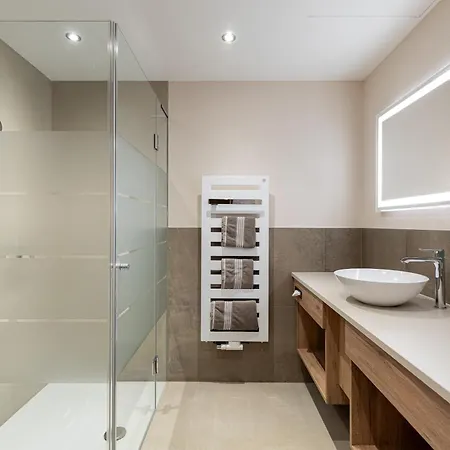 Design Frauenschuh 4* ザルツブルク